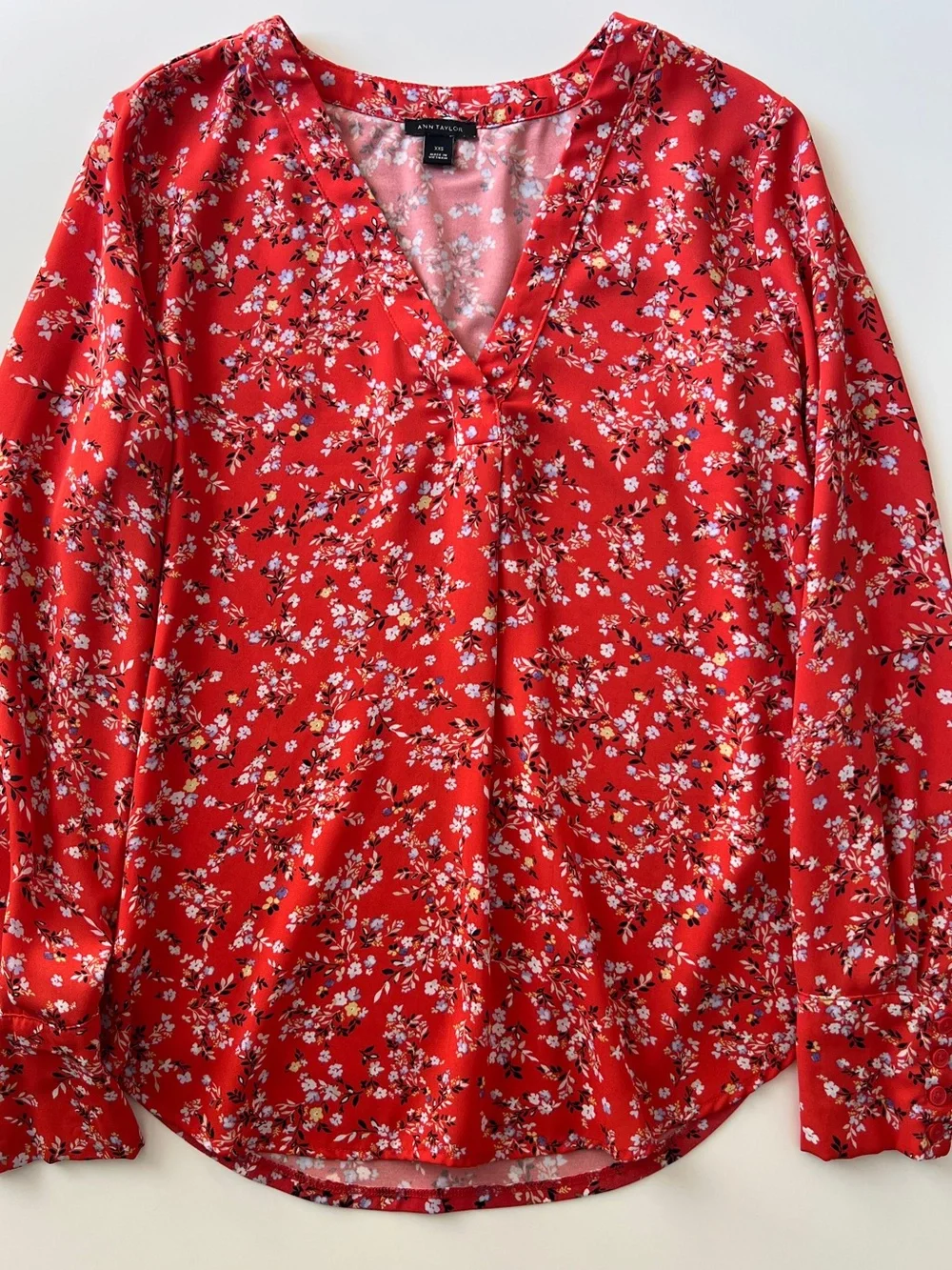 Ann Taylor Red Floral Blouse XXS Silky V Neck Long Sleeve Feminine Top XS